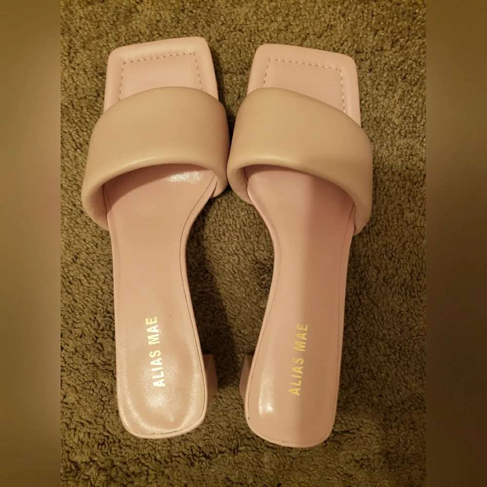 Alias Mae shoe size 10